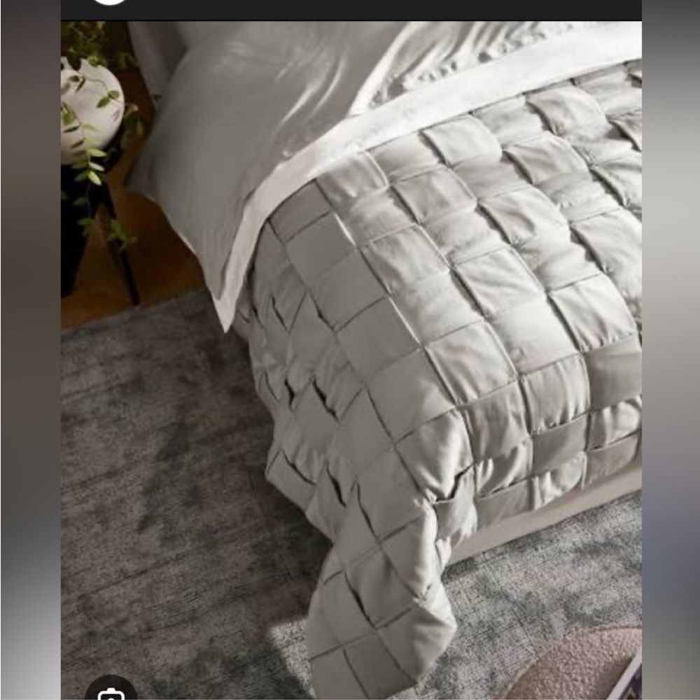Woven Icon Organic Cotton Mist Grey. Quilted Bed Runner width: 90", length: 50"